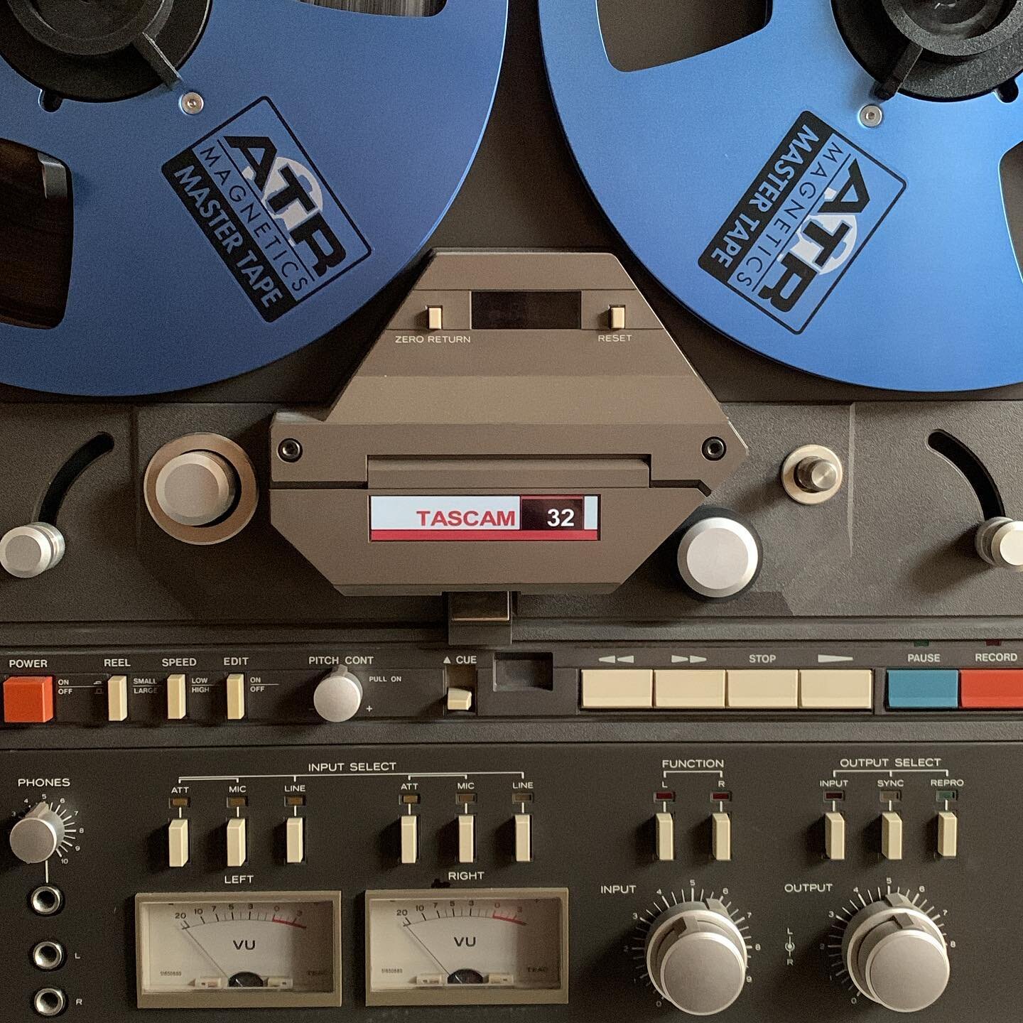 Need to run some tracks through some analog gear? Hit us up for tape bouncing!
#tape #tapemachine #recordingstudio #makingrecords #brooklynmusic