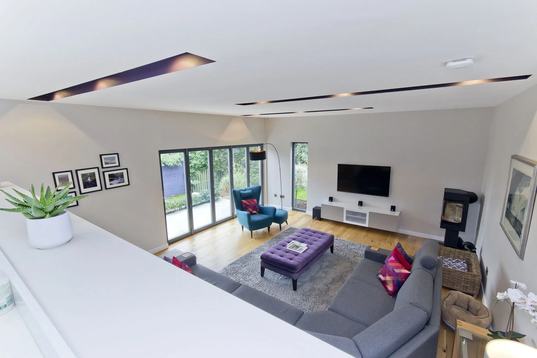 Image 16 - Lounge.jpg