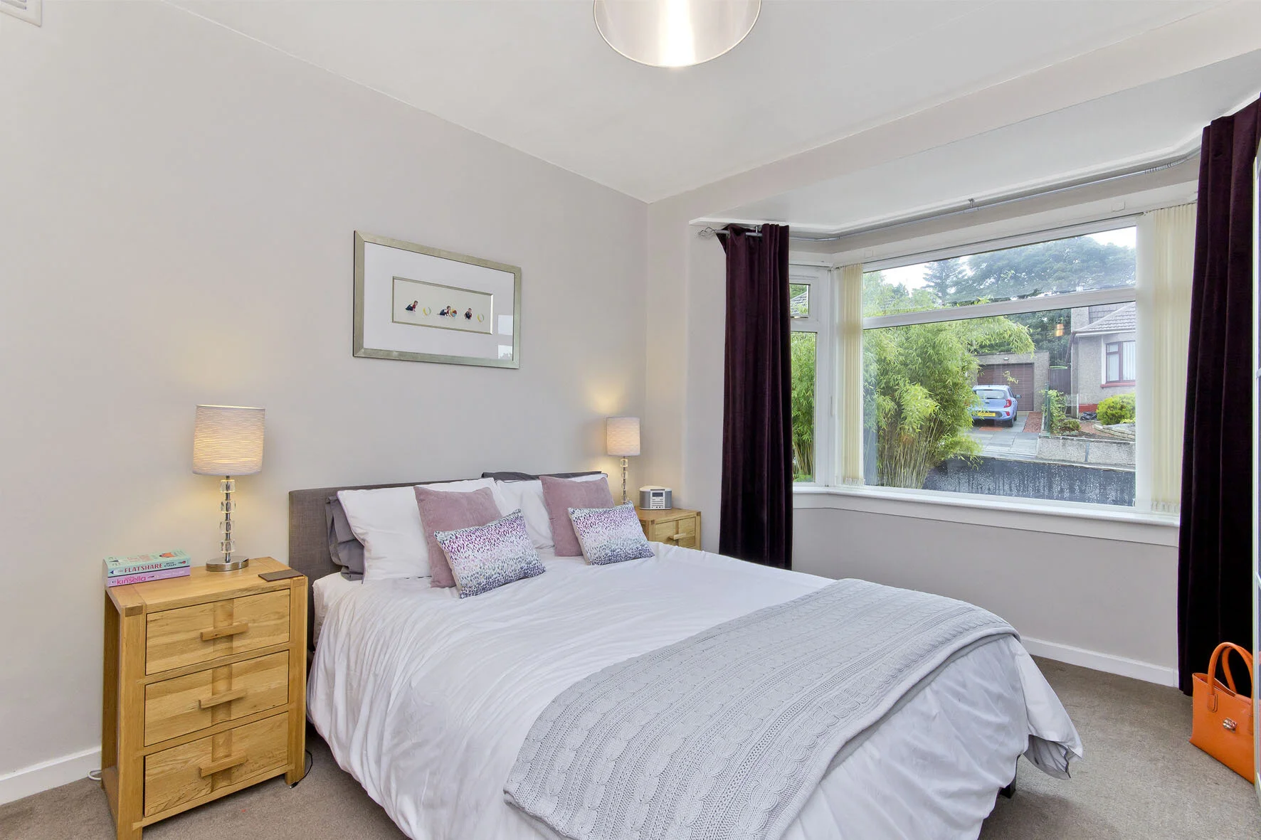 Image 19 - Bed 1.jpg