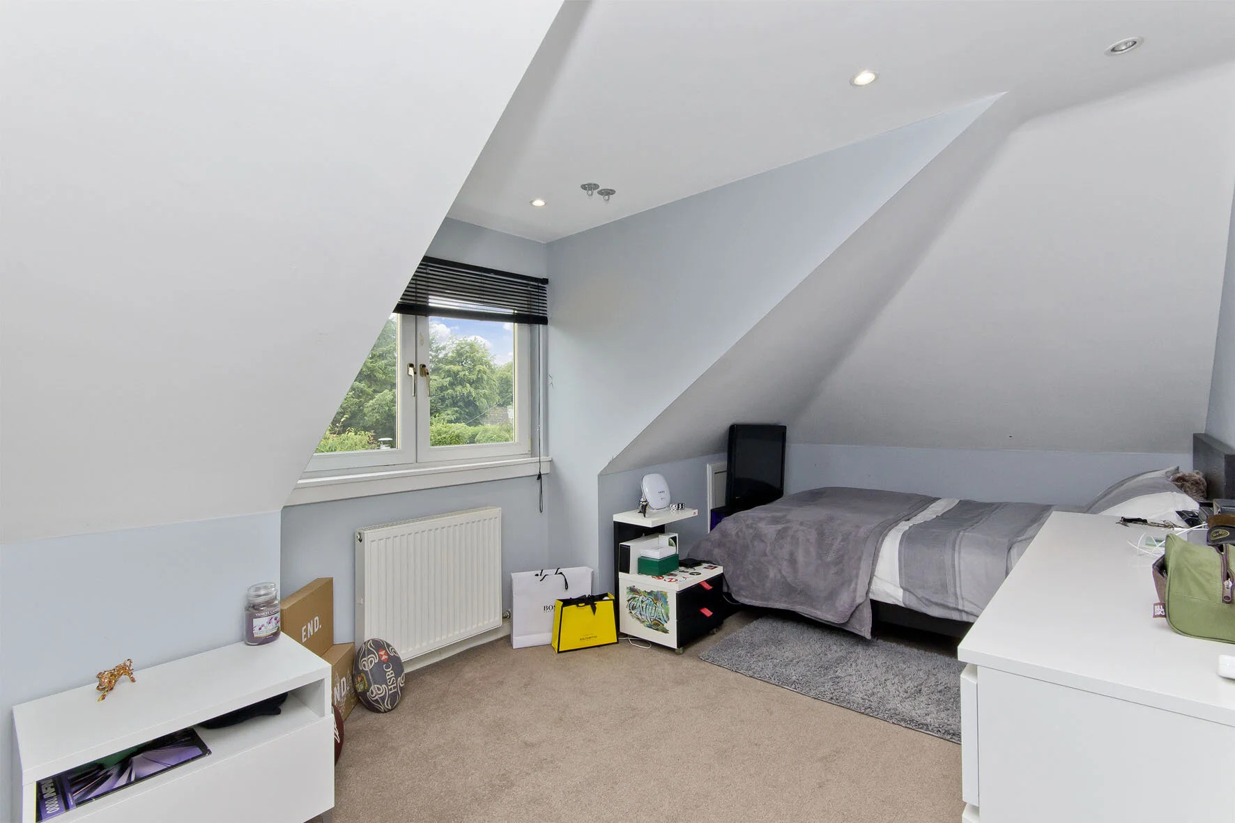 Image 23 - Bed 3.jpg