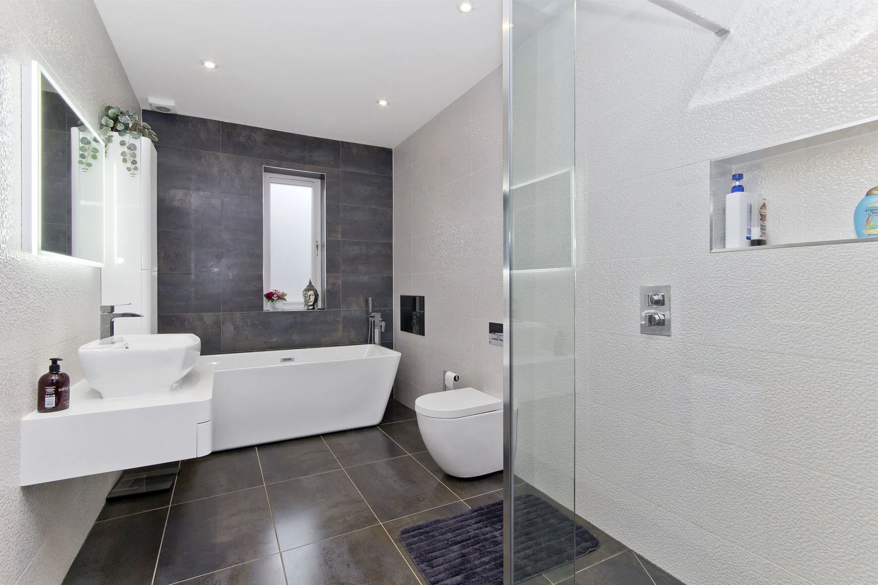 Image 27 - Bath.jpg