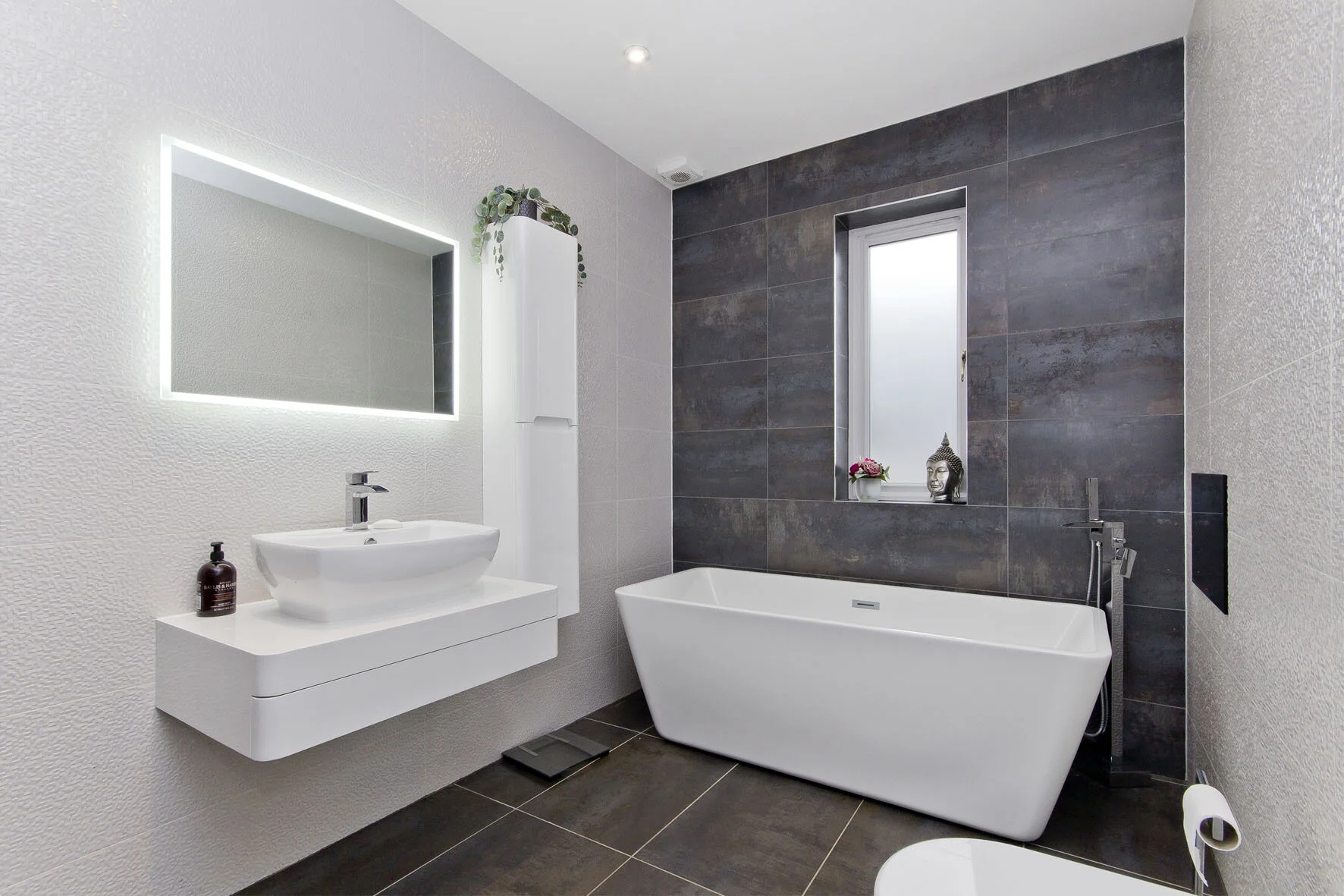 Image 28 - Bath.jpg