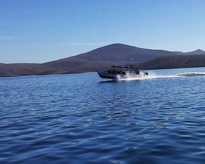 HEADING TO ESPIRÌto Santo island ON THE GENTLE WATERS OF MAGDALENA BAY, BAJA CALIFORNIA SUR, MEXICO. Image: Thanks to RED TRavel mexico