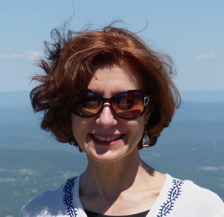 ROBERTA KRAVETTE, EDITOR CONTACT ME