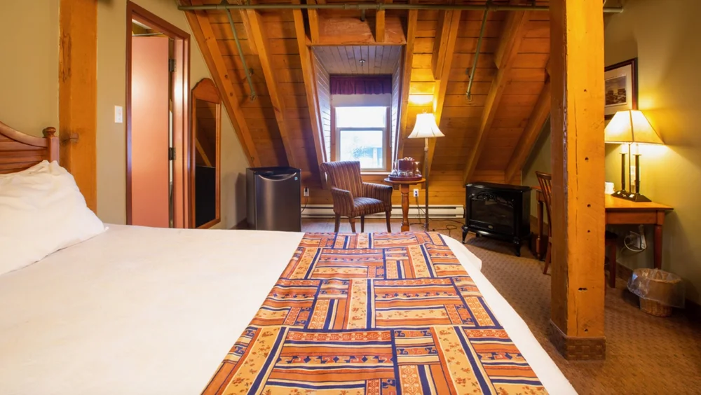 Murray Premises: Queen room 