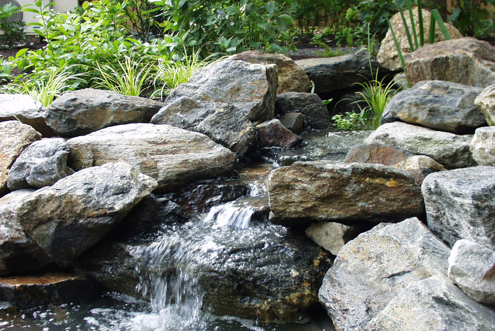 pond-water-feature-lanscaping-business.jpg