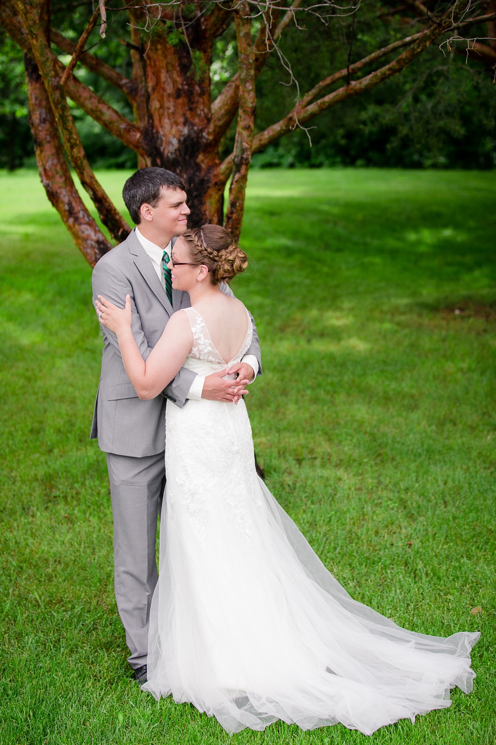 Moorhead, MN wedding | Photos at River Oaks Park | Ceremony at First Presbyterian Church | Amber Langerud Photography