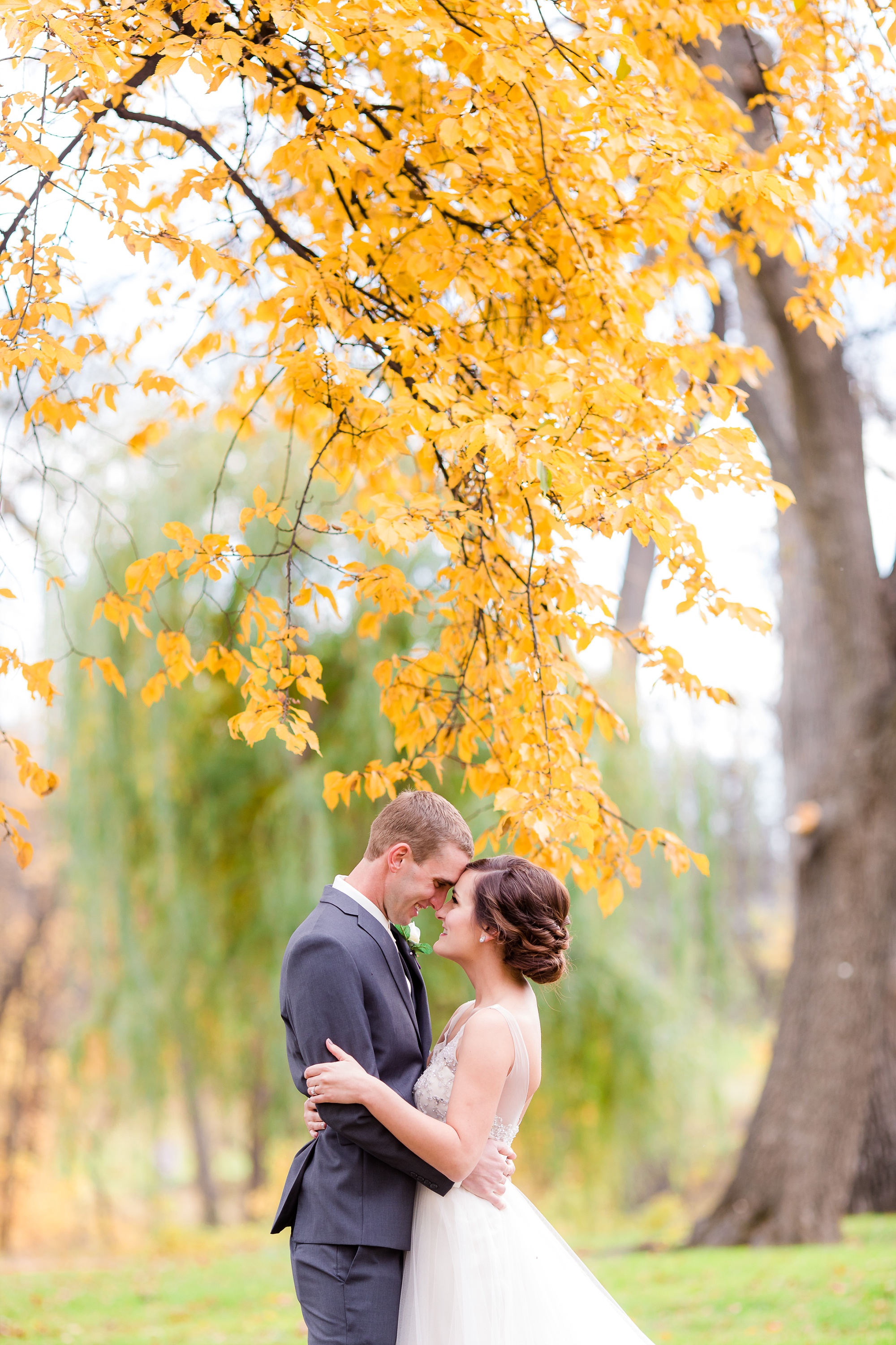 Classy, Rustic Styled Fall Wedding at the First Congregational Church of Christ and the Cambria Hotel &amp; Suites in Fargo, ND | Portraits at Lindenwood Park | Dani &amp; Alex | Photography by Amber Langerud Photography