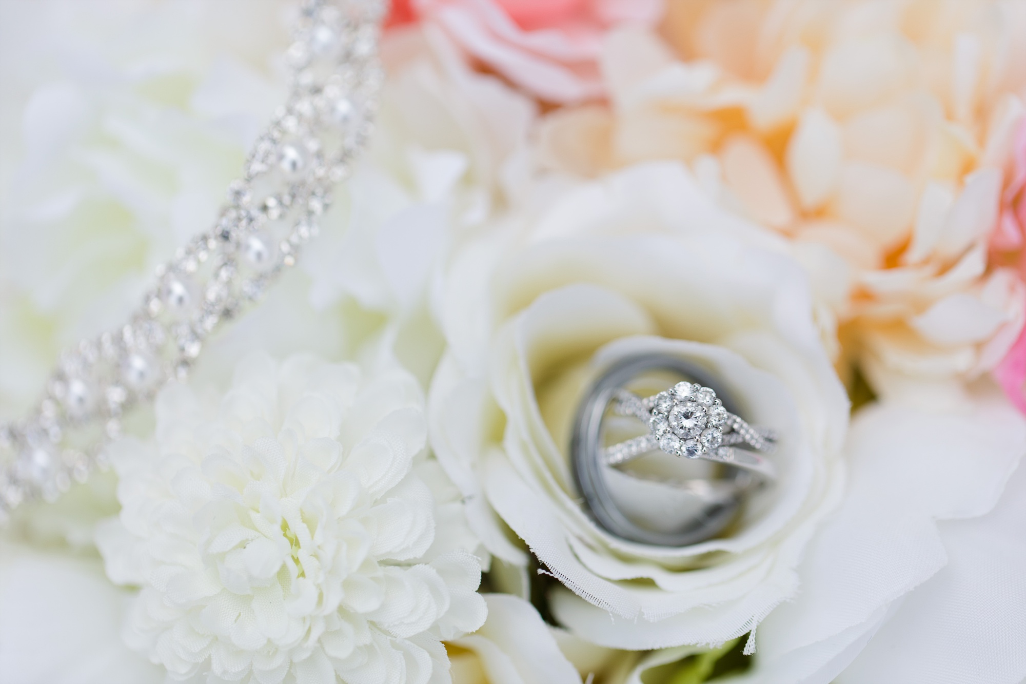 Lake Park Lutheran Church and Holiday Inn Detroit Lakes, Lakeside Wedding by Amber Langerud Photography | Vanessa & Eric