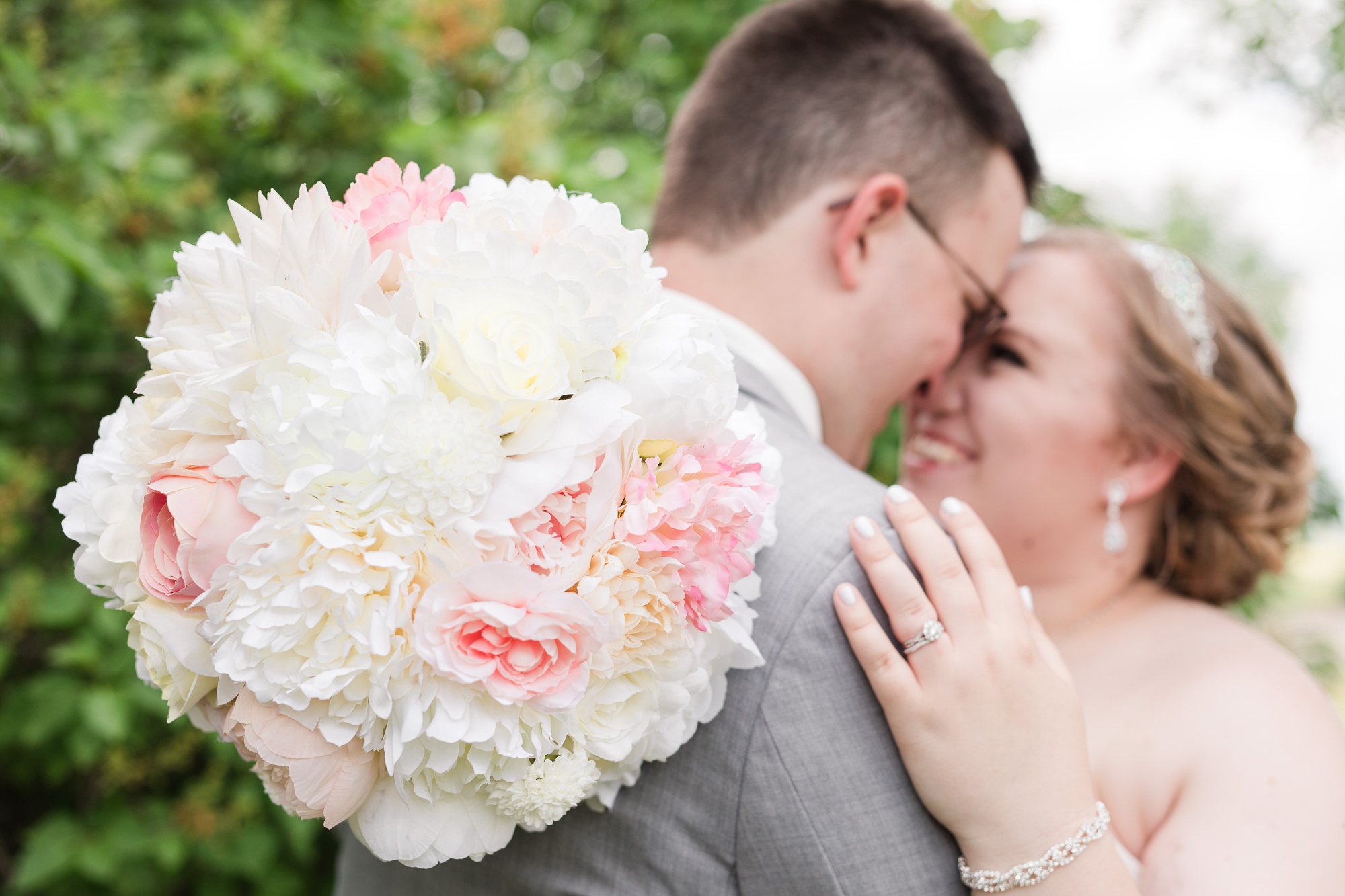 Lake Park Lutheran Church and Holiday Inn Detroit Lakes, Lakeside Wedding by Amber Langerud Photography | Vanessa & Eric