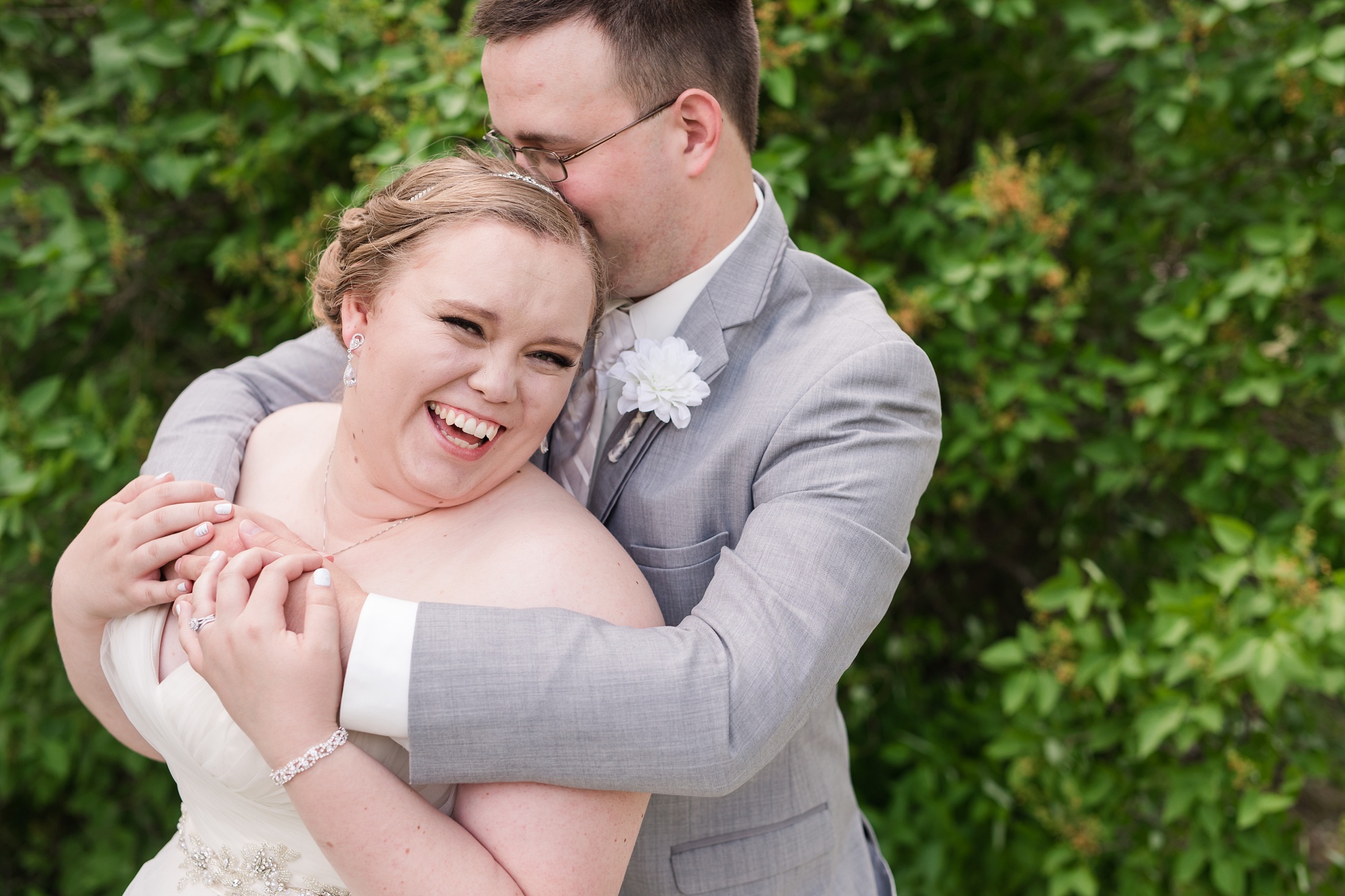 Lake Park Lutheran Church and Holiday Inn Detroit Lakes, Lakeside Wedding by Amber Langerud Photography | Vanessa & Eric