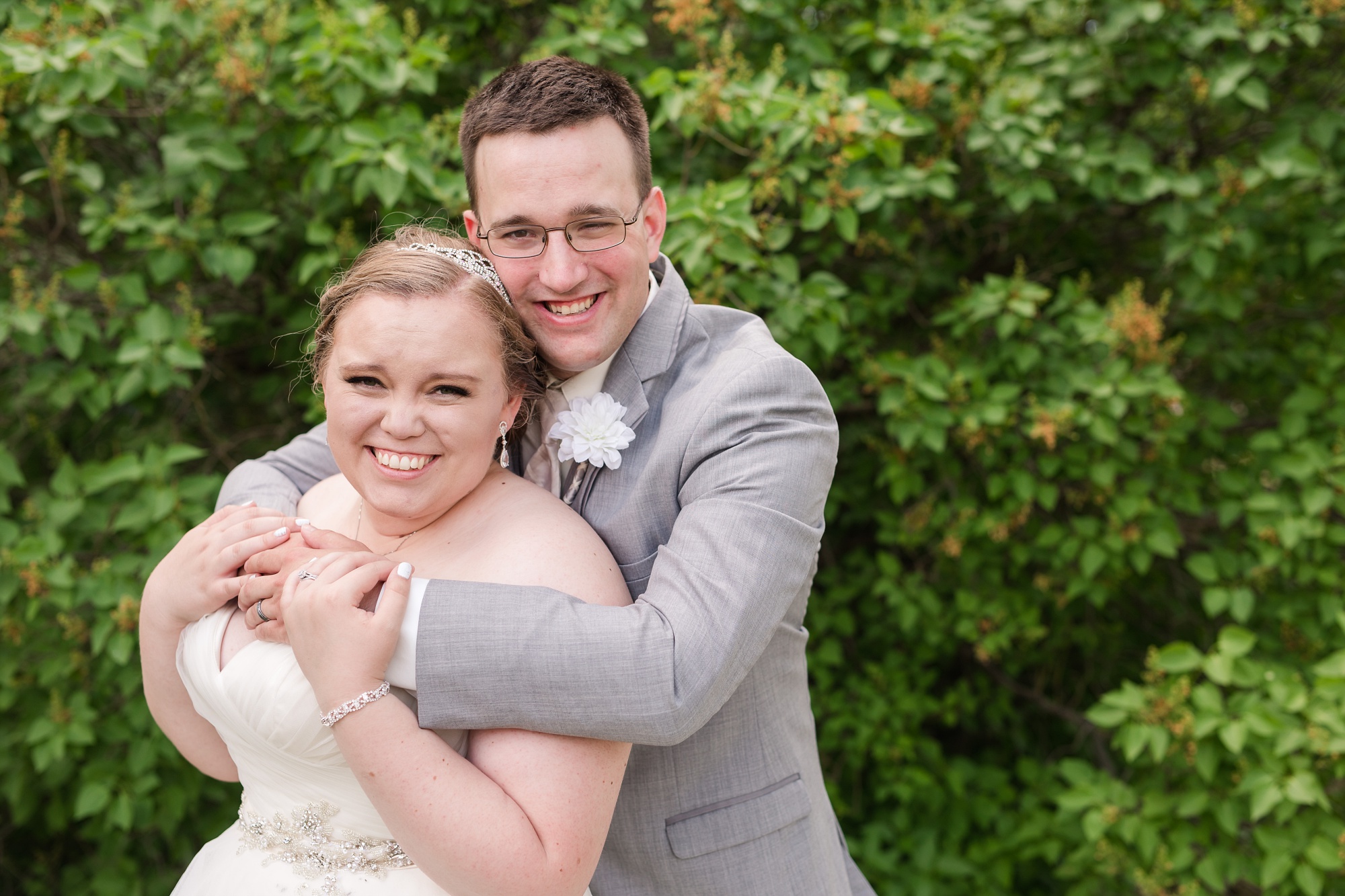 Lake Park Lutheran Church and Holiday Inn Detroit Lakes, Lakeside Wedding by Amber Langerud Photography | Vanessa & Eric