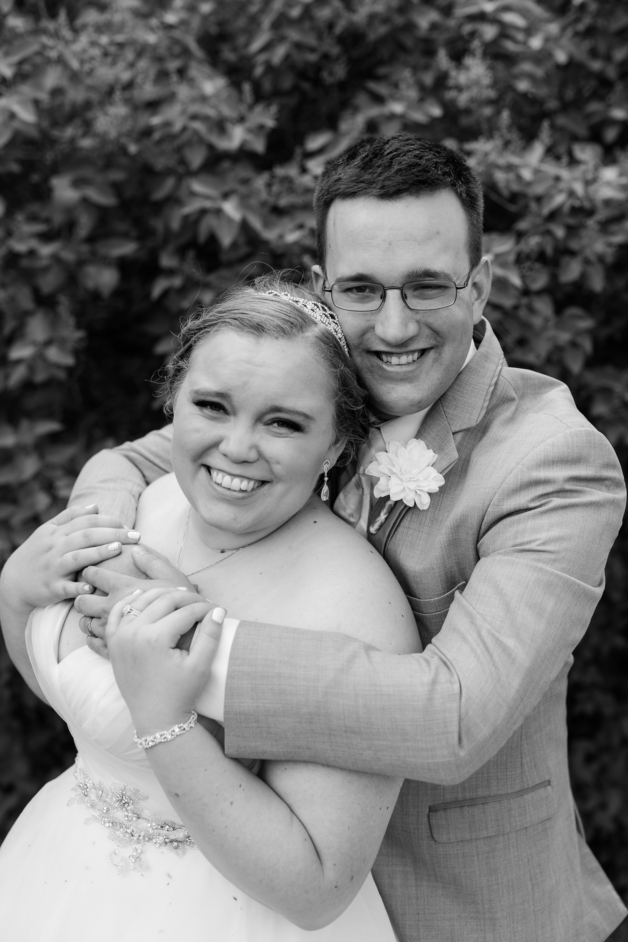Lake Park Lutheran Church and Holiday Inn Detroit Lakes, Lakeside Wedding by Amber Langerud Photography | Vanessa & Eric