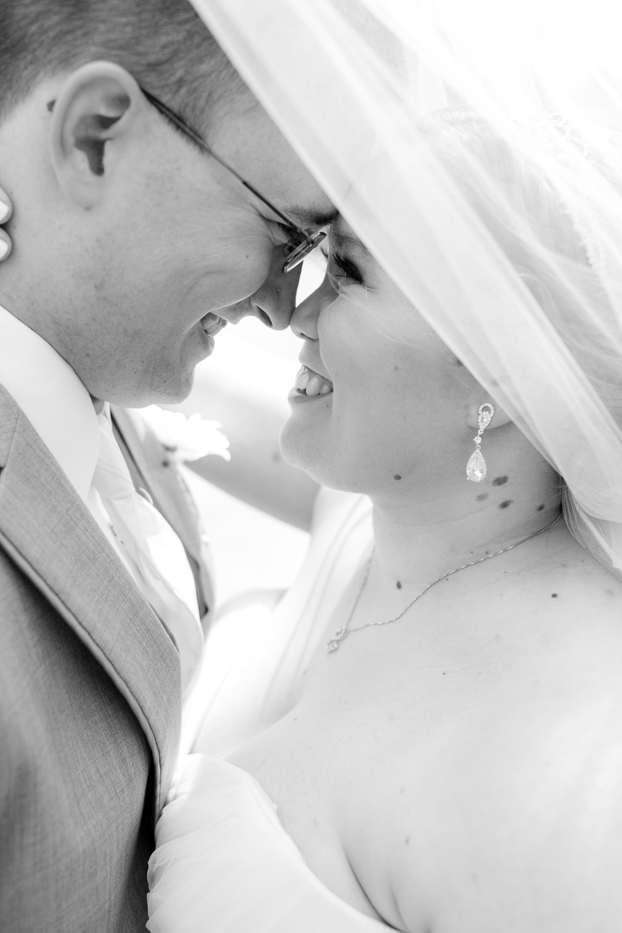 Lake Park Lutheran Church and Holiday Inn Detroit Lakes, Lakeside Wedding by Amber Langerud Photography | Vanessa & Eric