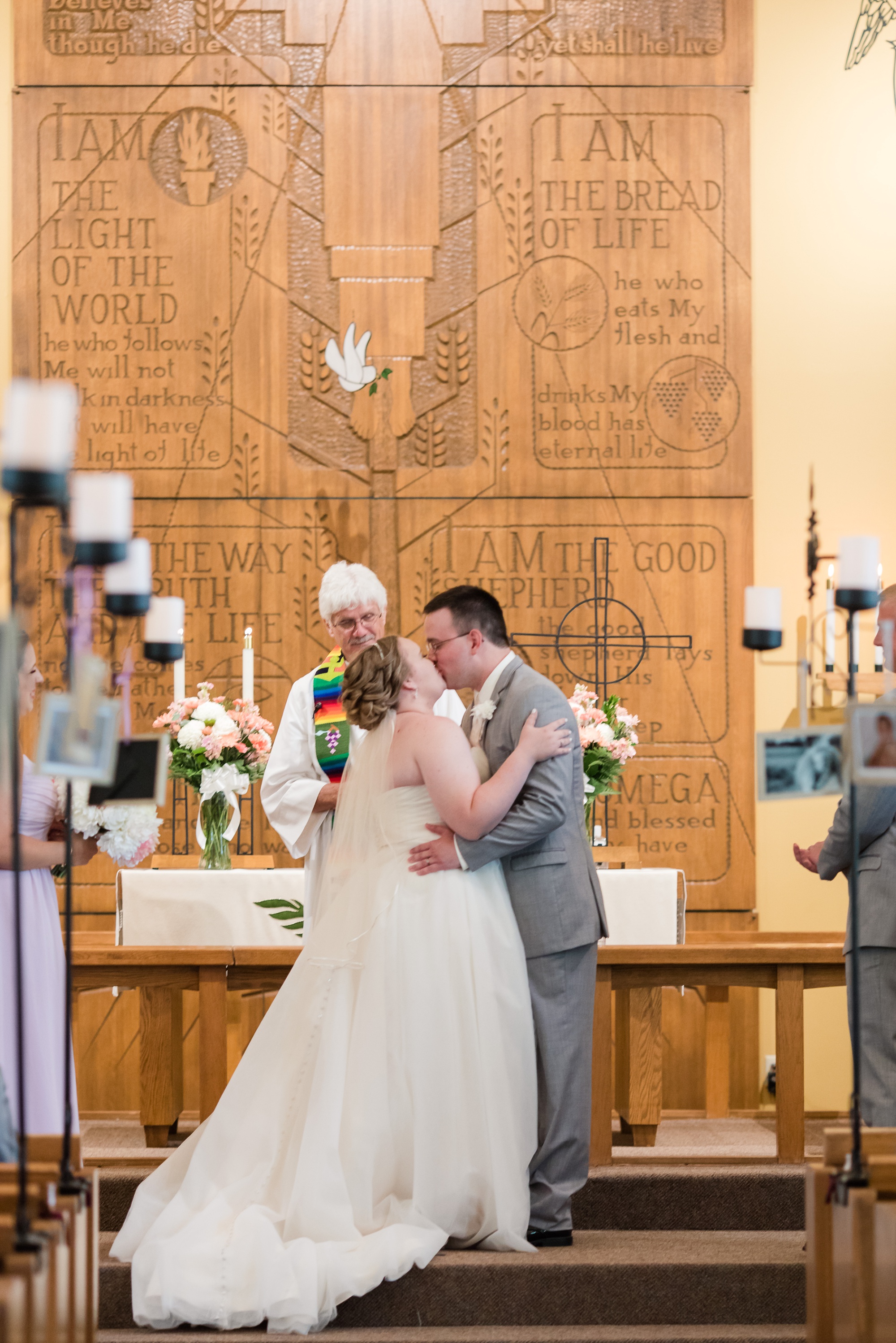 Lake Park Lutheran Church and Holiday Inn Detroit Lakes, Lakeside Wedding by Amber Langerud Photography | Vanessa & Eric