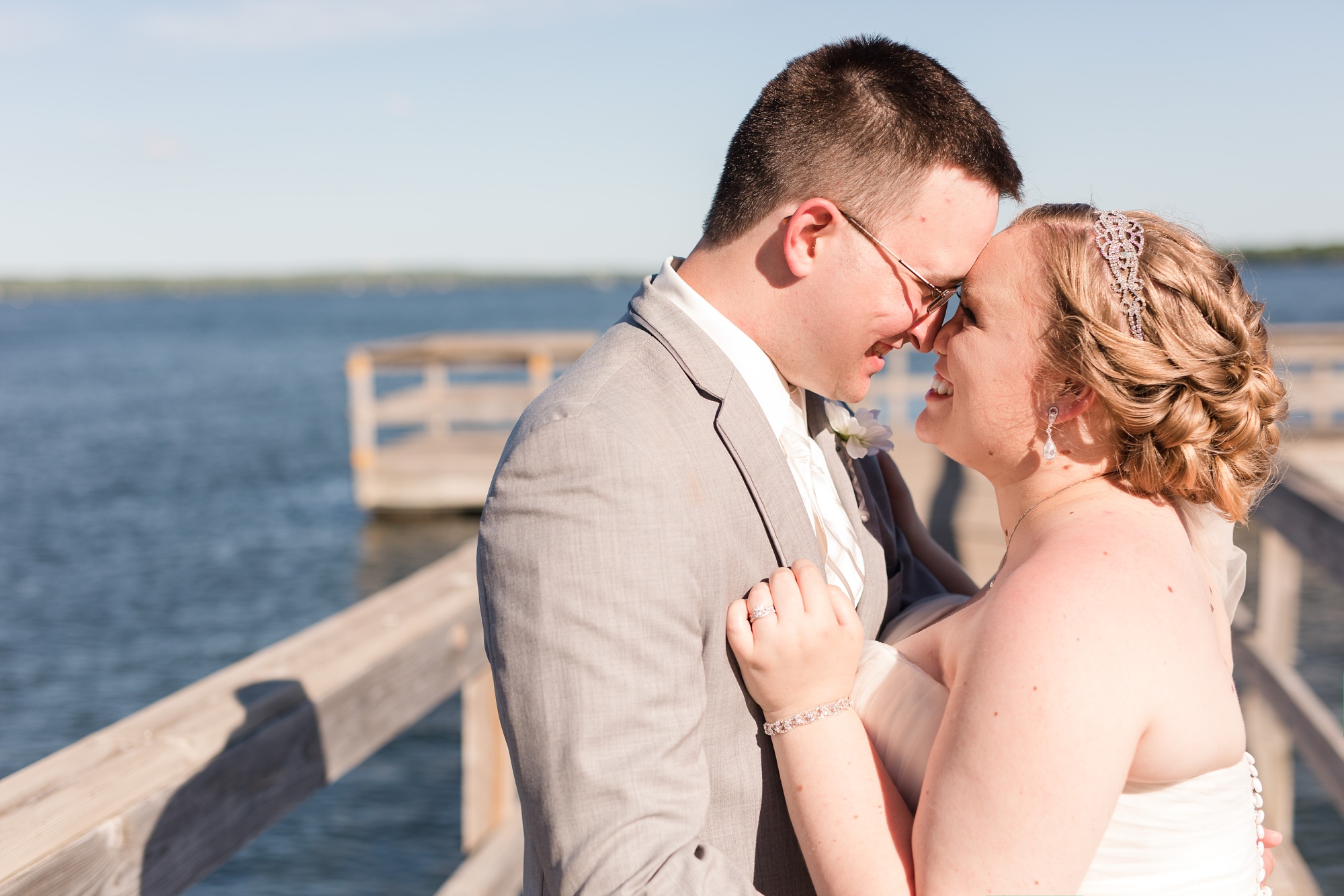 Lake Park Lutheran Church and Holiday Inn Detroit Lakes, Lakeside Wedding by Amber Langerud Photography | Vanessa & Eric