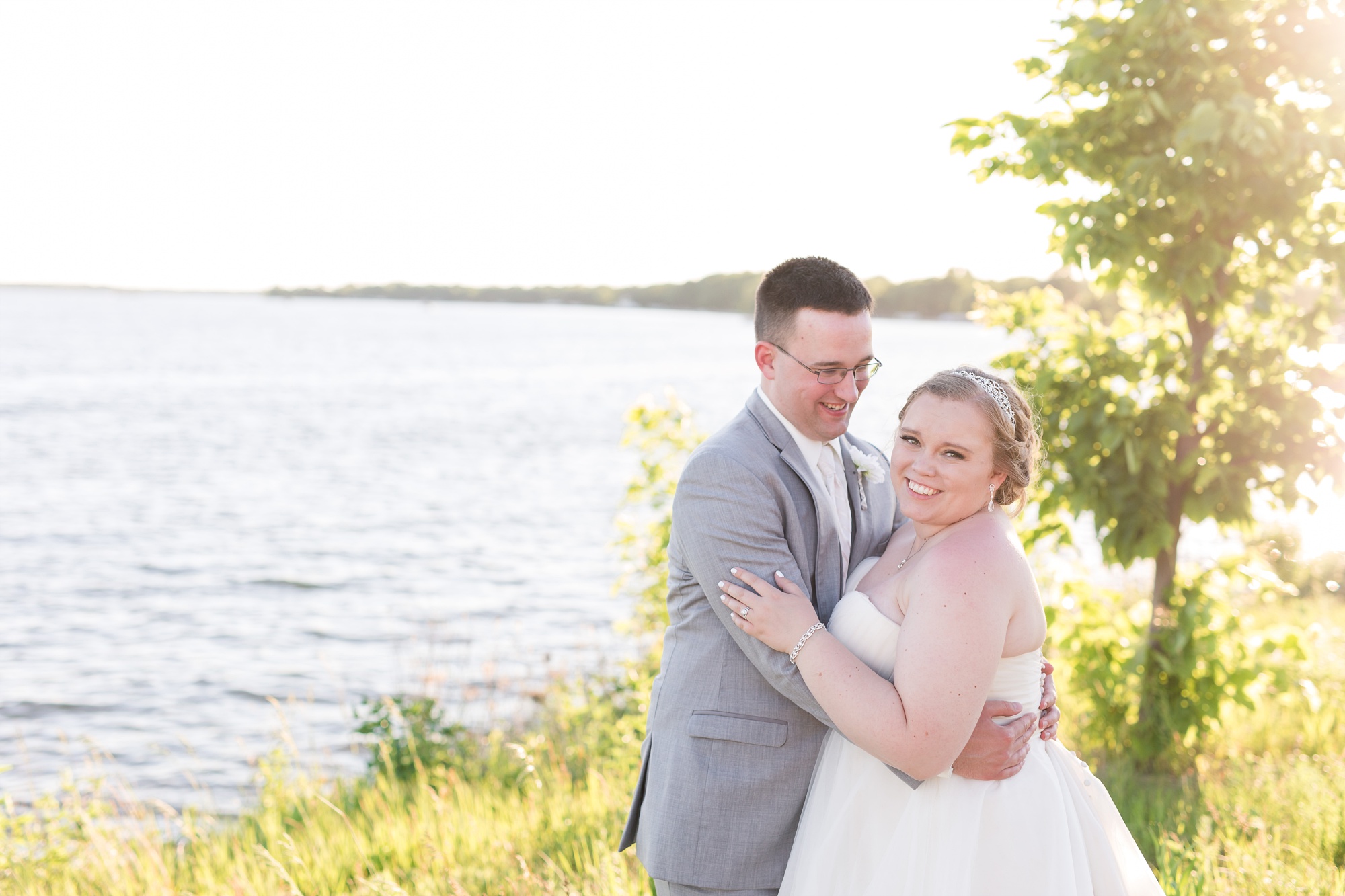 Lake Park Lutheran Church and Holiday Inn Detroit Lakes, Lakeside Wedding by Amber Langerud Photography | Vanessa & Eric