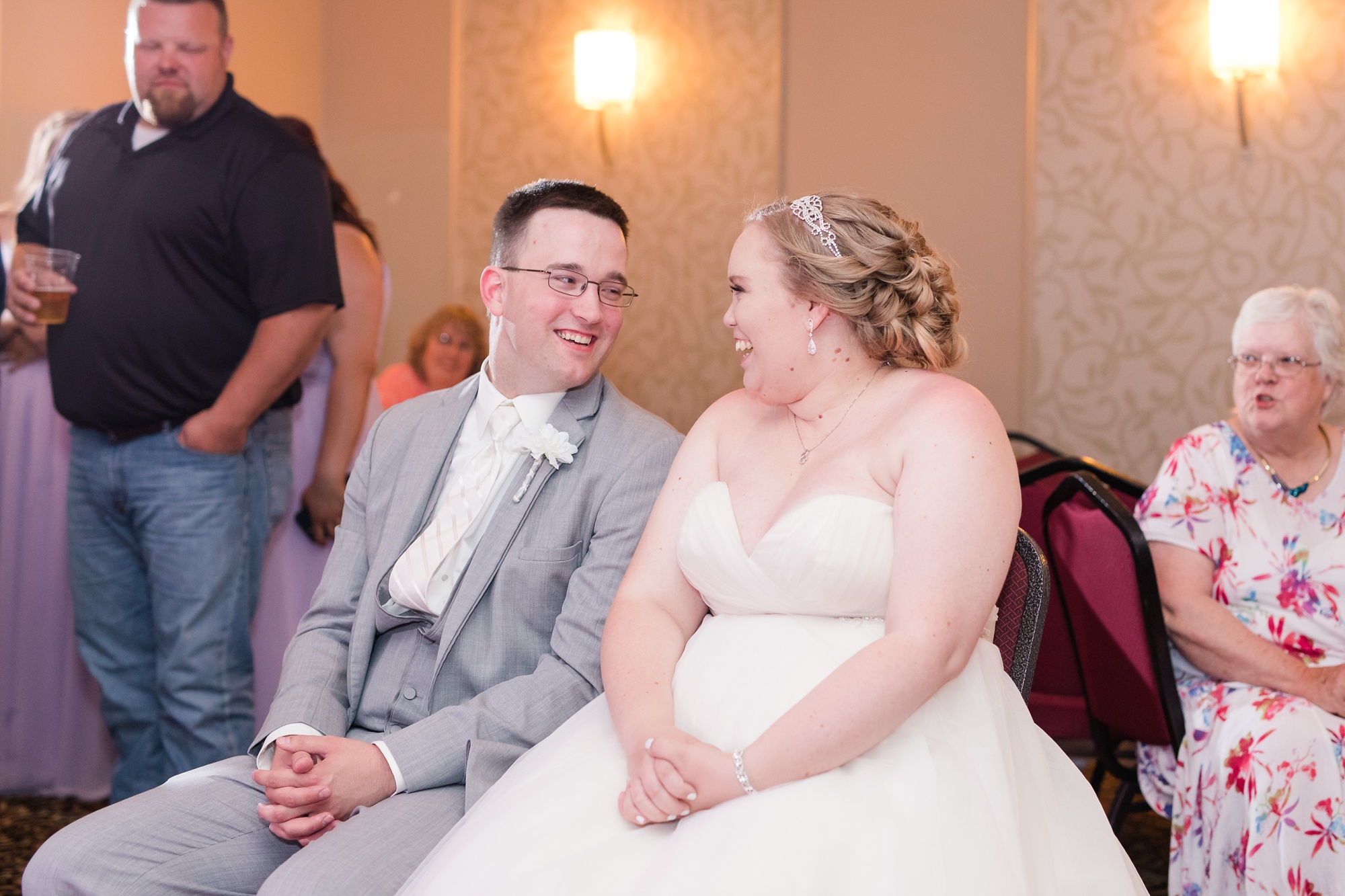 Lake Park Lutheran Church and Holiday Inn Detroit Lakes, Lakeside Wedding by Amber Langerud Photography | Vanessa & Eric