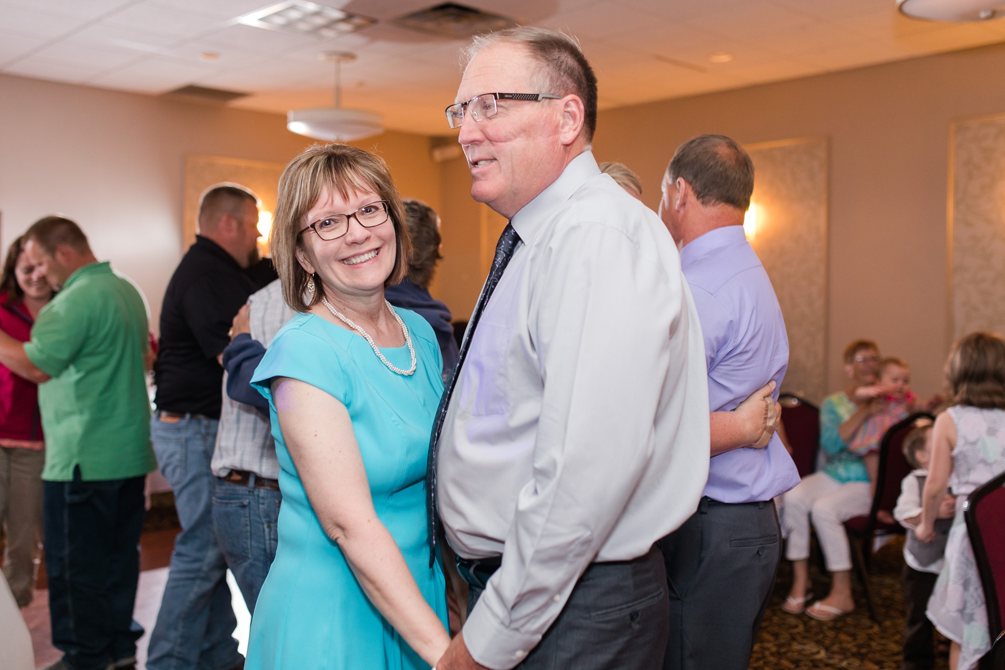 Lake Park Lutheran Church and Holiday Inn Detroit Lakes, Lakeside Wedding by Amber Langerud Photography | Vanessa & Eric