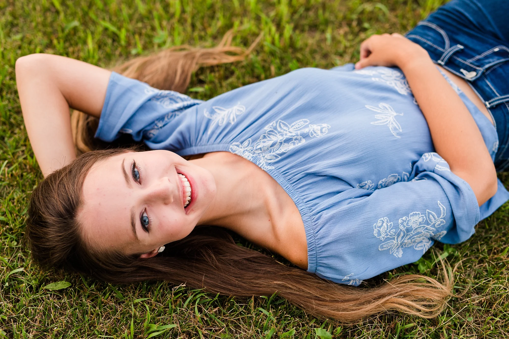 Dance and Country Styled High School Senior Session by Amber Langerud Photography near Audubon in a grassy field | Riley