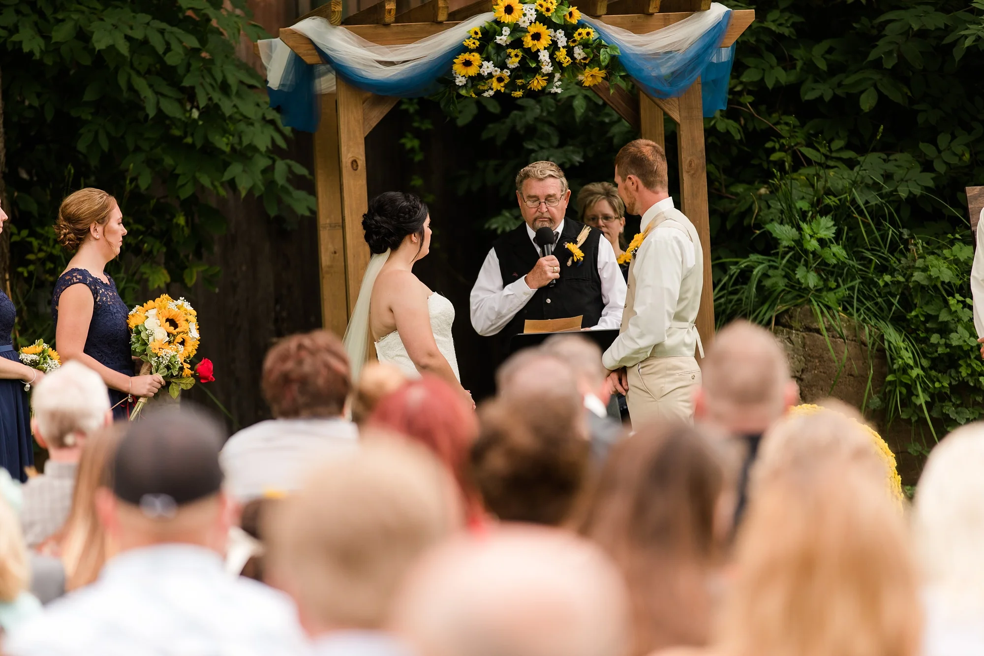 Minnesota Barn Wedding and Outdoor Ceremony at Milts Barn_0336.jpg