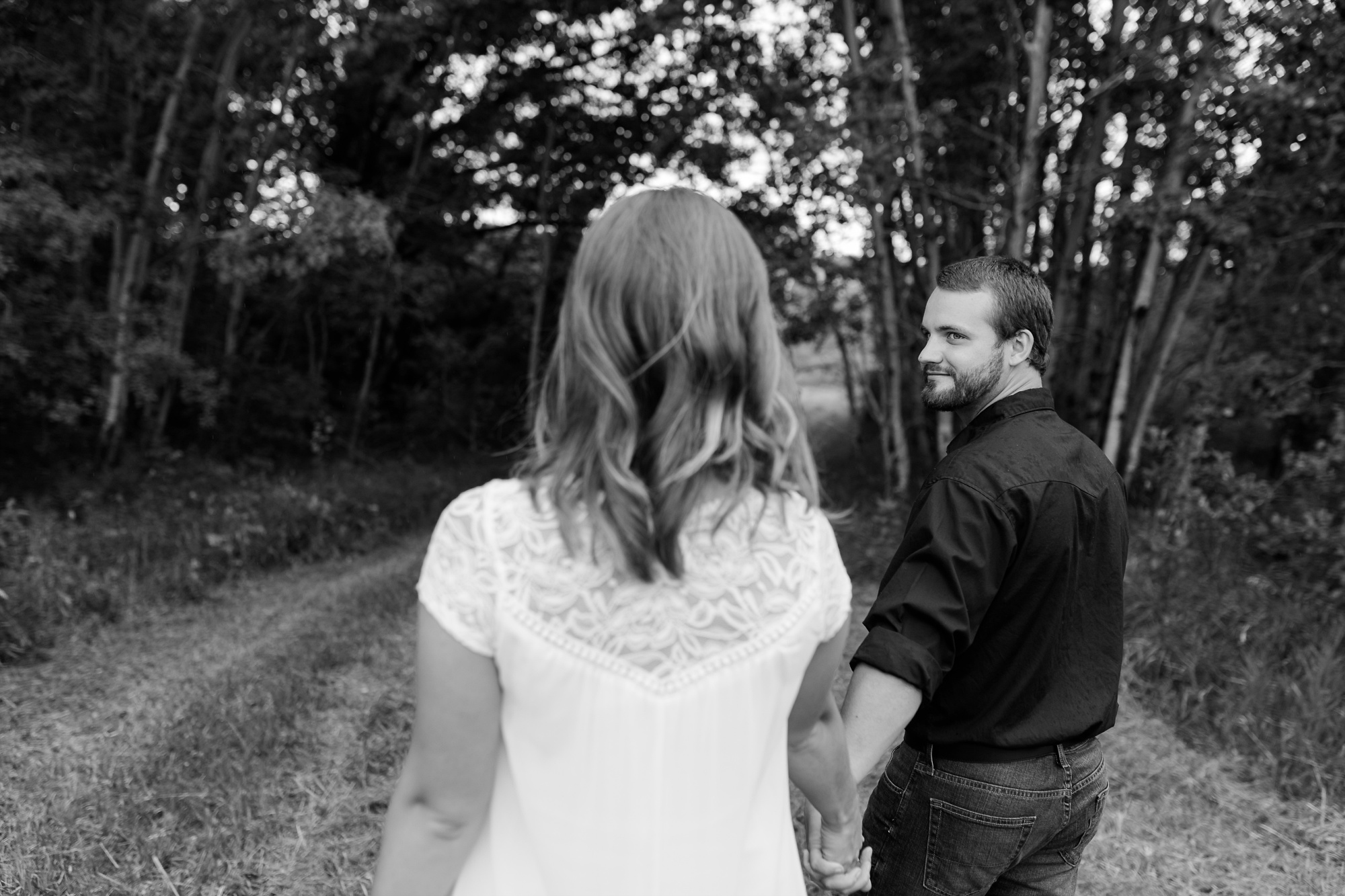 AmberLangerudPhotography_Countryside Engagement Session in Minnesota_3093.jpg
