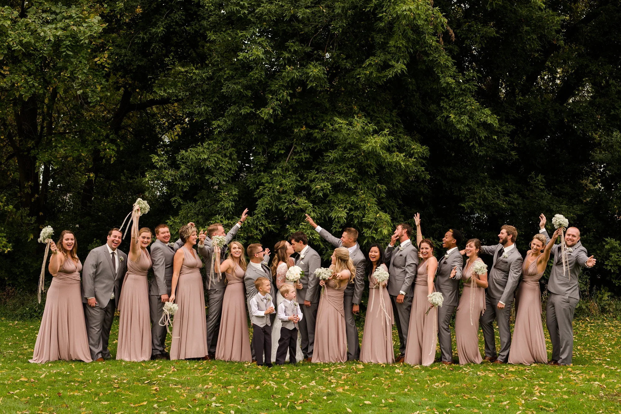 AmberLangerudPhotography_Fair Hills Resort Lakeside Wedding in Minnesota_3452.jpg