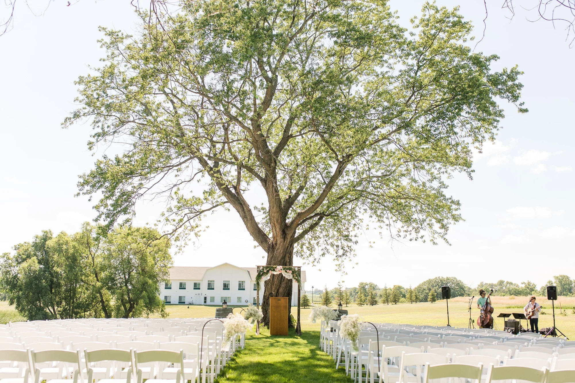 Amber Langerud Photography_Minnesota Barn Wedding_5171.jpg