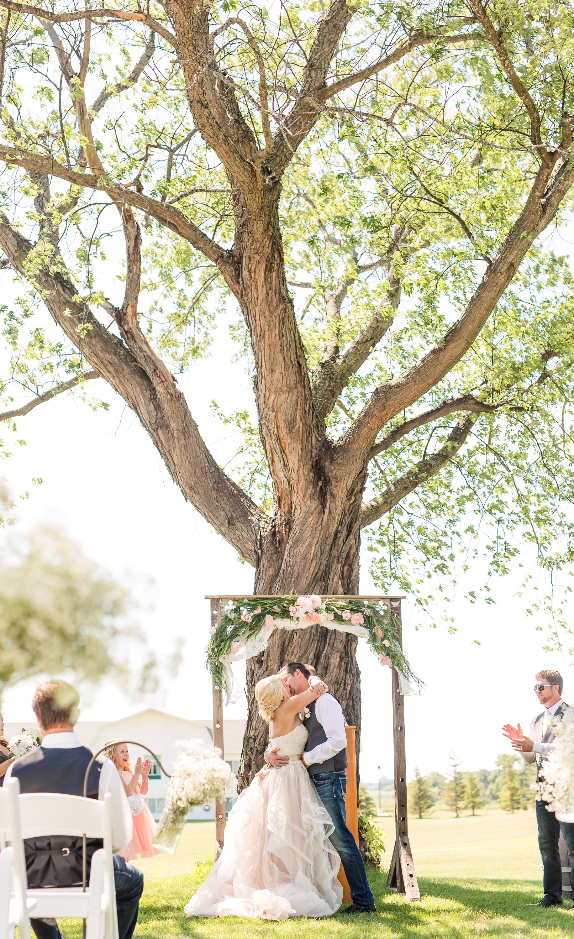 Amber Langerud Photography_Minnesota Barn Wedding_5179.jpg