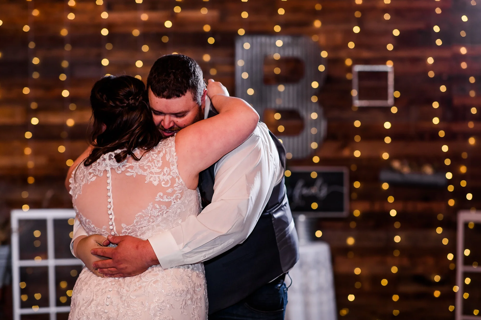 Amber Langerud_Lake Park, Fall Barn Wedding at The Hitching Post_7176.jpg