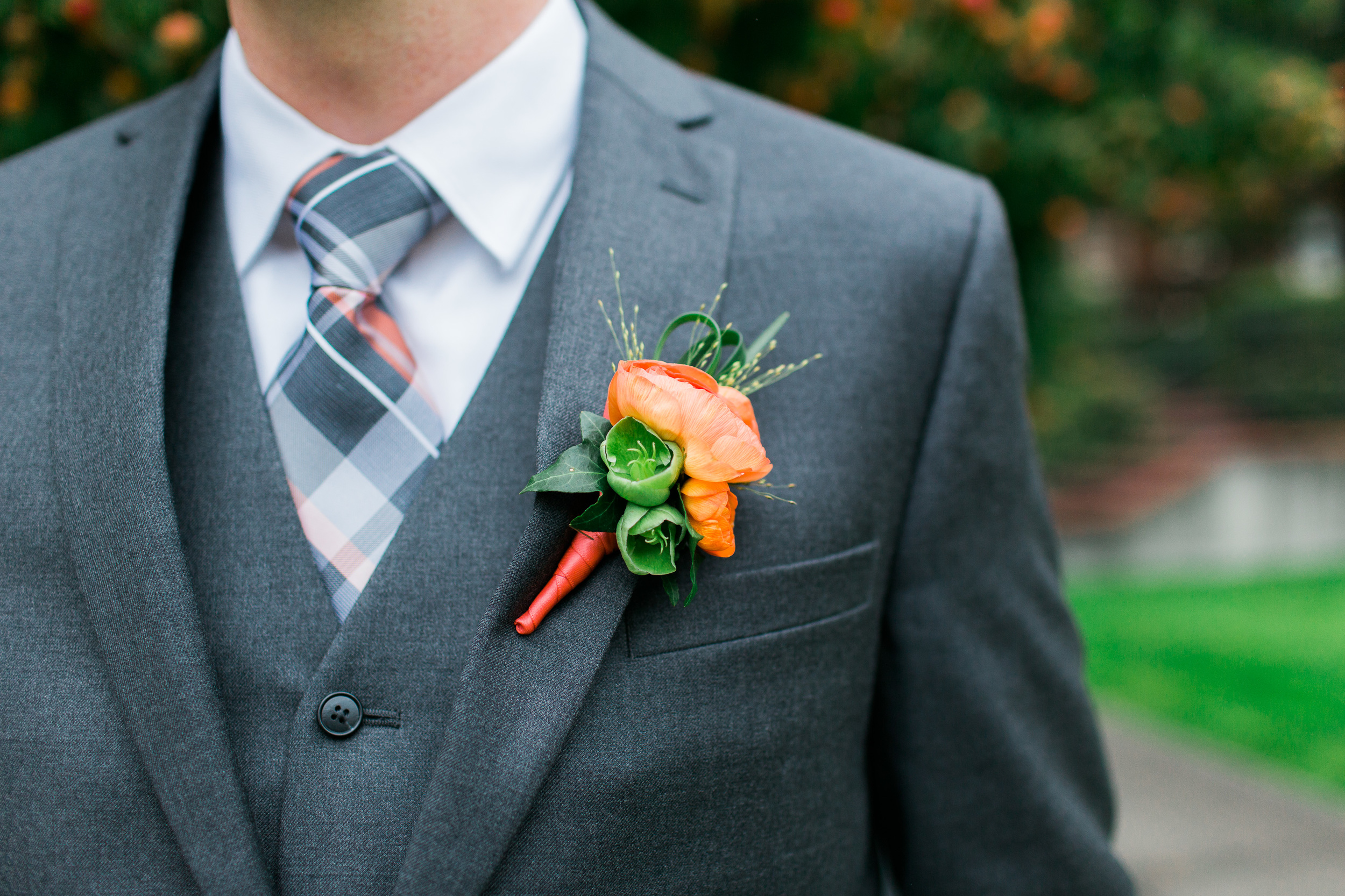 Groom Boutonniere | Peach and Green Boutonniere | Ranunculus Boutonniere | Parsons Garden Wedding | Asgari Photography | Seattle Wedding Planner 