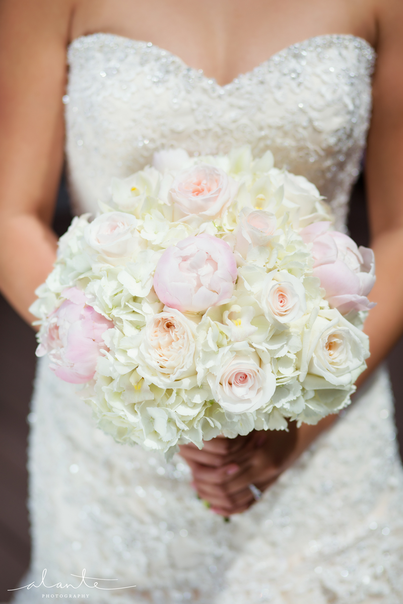 Blush and White Wedding Bouquet | Peony Bouquet | Alante Photography | Seattle Wedding Planner | Filipino Wedding Planner