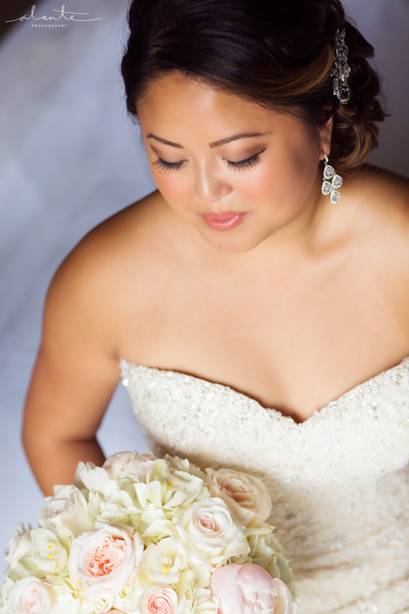 Bride Portrait | Peony Bouquet | Pink and White Bouquet | Alante Photography | Seattle Wedding Planner | Filipino Wedding Planner