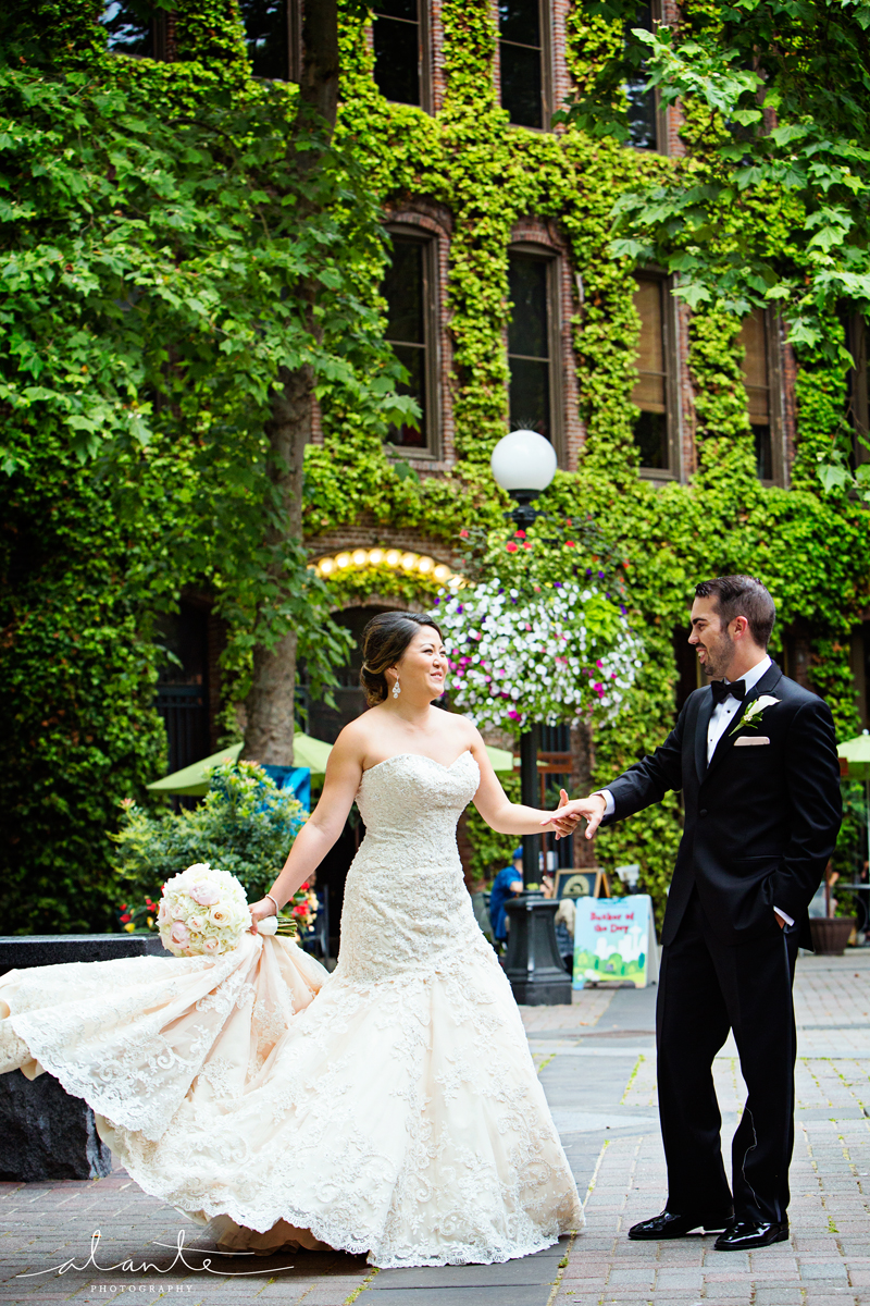 Bride and Groom Portrait | Pioneer Square Seattle | Alante Photography | Seattle Wedding Planner | Filipino Wedding Planner