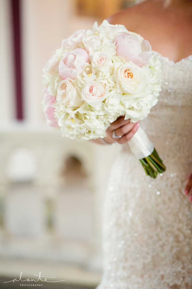 Blush and White Bouquet | Peony Bouquet | Alante Photography | Seattle Wedding Planner | Filipino Wedding Planner