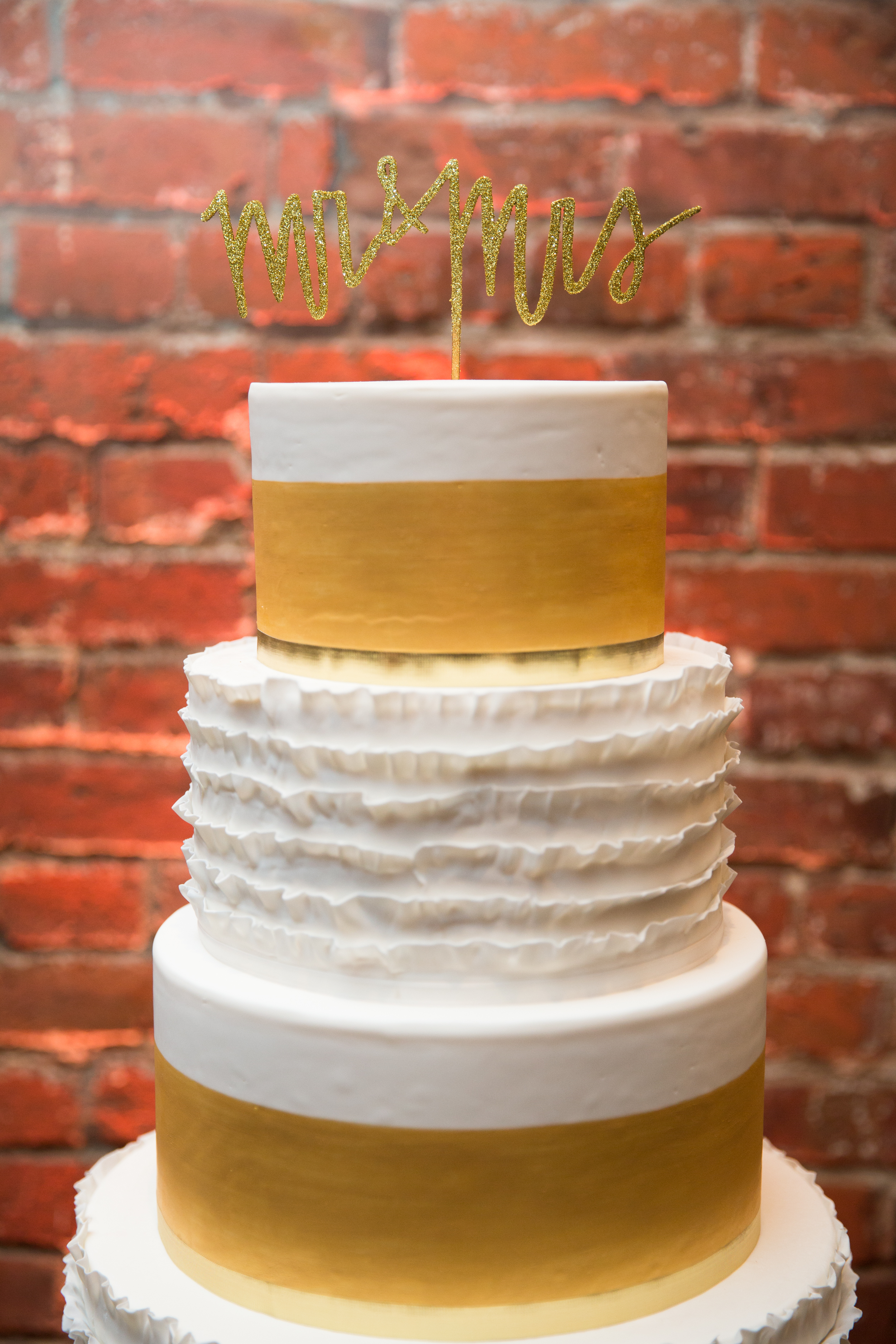 Gold and White Wedding Cake | Axis Pioneer Square Wedding | Angela and Evan Photography | Seattle Wedding Planner