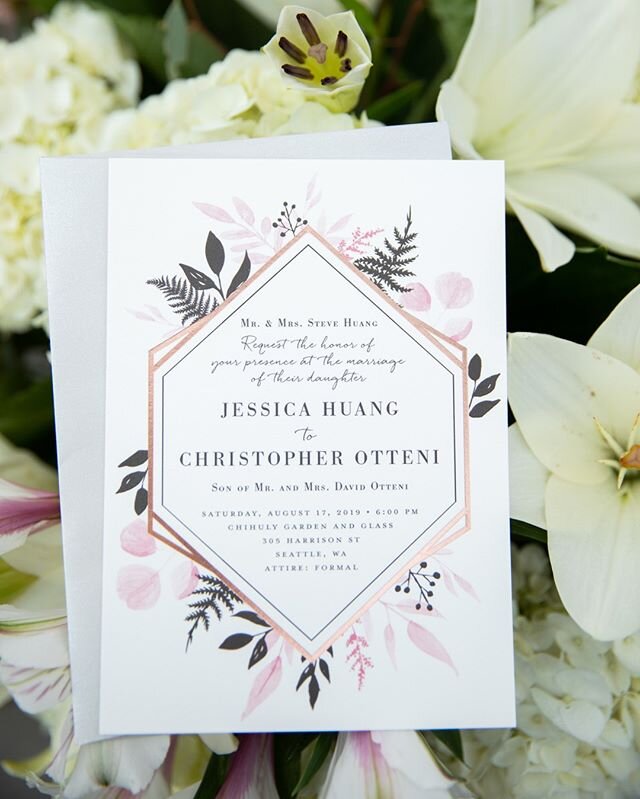!e loved Jessica &amp; Christopher's geometric and floral-inspired wedding invitations. Classic meets modern FTW!!!⠀⠀⠀⠀⠀⠀⠀⠀⠀
⠀⠀⠀⠀⠀⠀⠀⠀⠀
Photographer: @angelacarlyle⠀⠀⠀⠀⠀⠀⠀⠀⠀
Venue: @chihulygg⠀⠀⠀⠀⠀⠀⠀⠀⠀
Floral: @contemoraryfloral⠀⠀⠀⠀⠀⠀⠀⠀⠀
Invitations: @