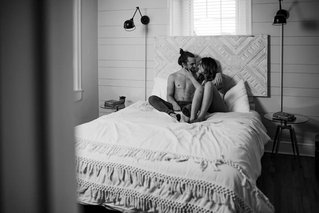 PlayfulIntimateInHomeSession_LancasterCouplesPhotographer4.jpg