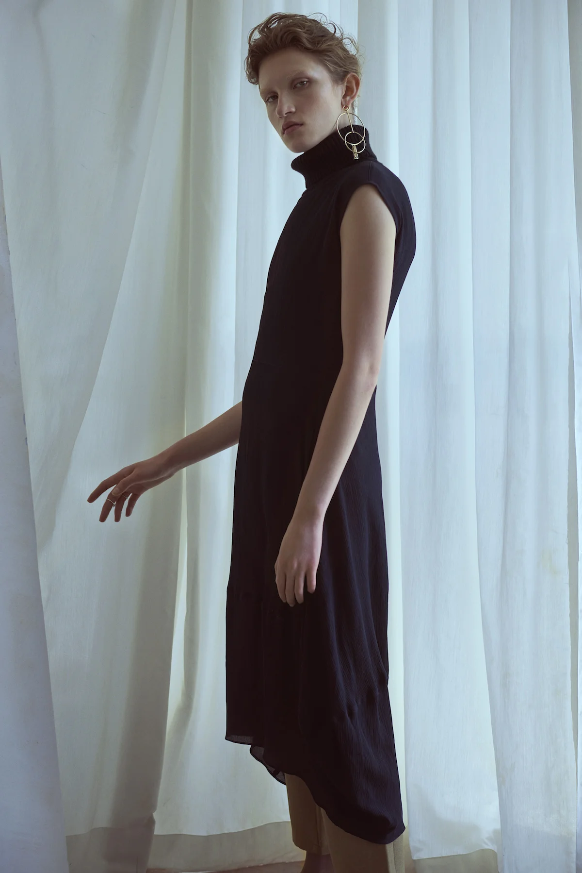 Vestido Uma, brincos Fabrizio Gianone