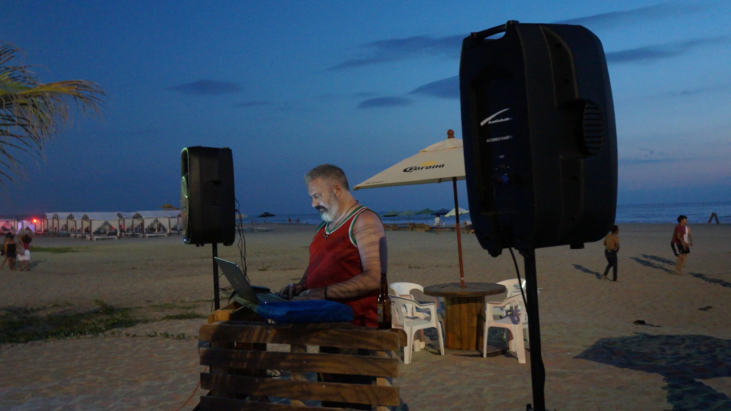  A fellow Canadian tourist managed to snag an early evening DJ gig at a beach bar. Later we went out for street tacos. 