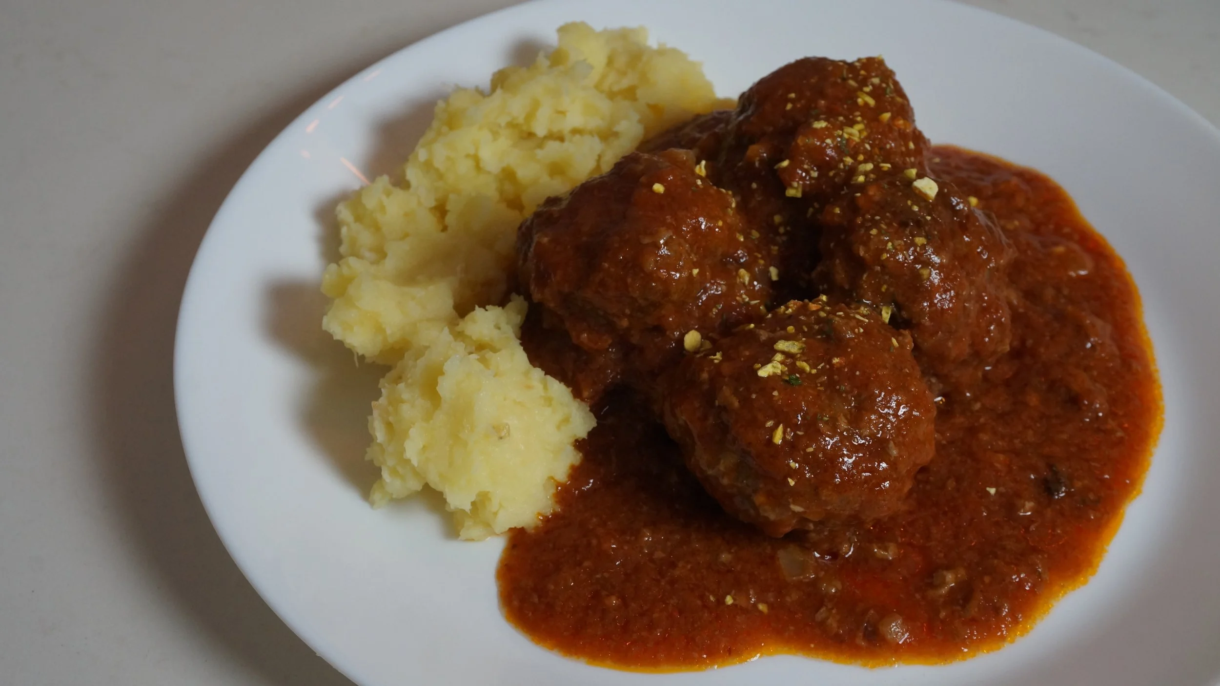 Easy Meatballs in Tomato Sauce | Cufte