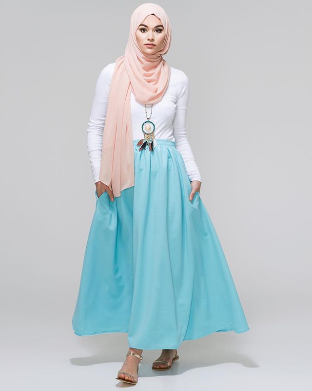 Looking for the perfect skirt to add to your summer wardrobe, our Sara skirt is made of a beautiful turquoise flowing fabric.....