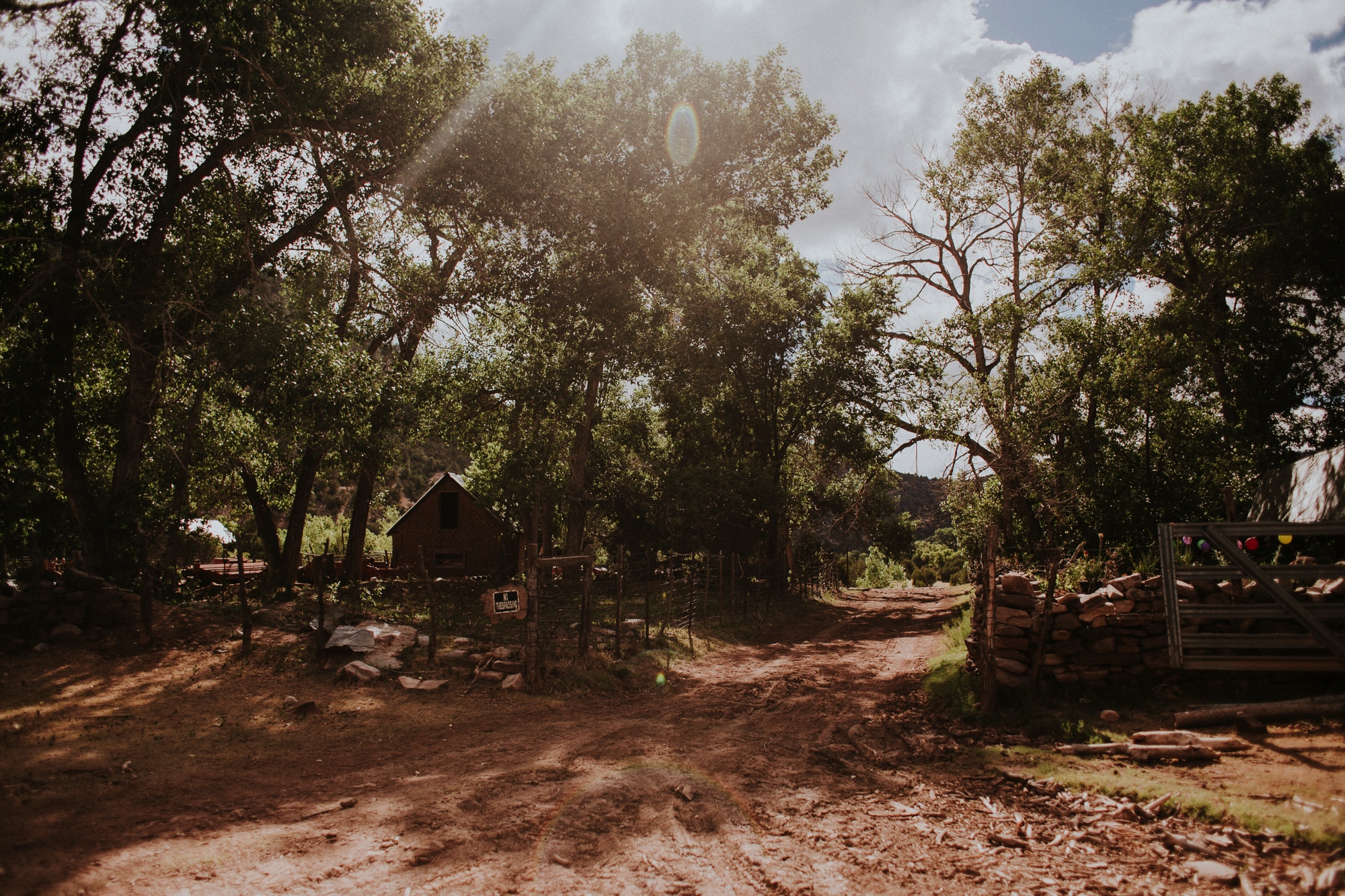 0000000000000000000099_Dwan-Light-Sanctuary-Wedding-Photos_Johnson-Mumford_Rainbow-Wedding_Montezuma-New-Mexico-Wedding-Photography-113.jpg