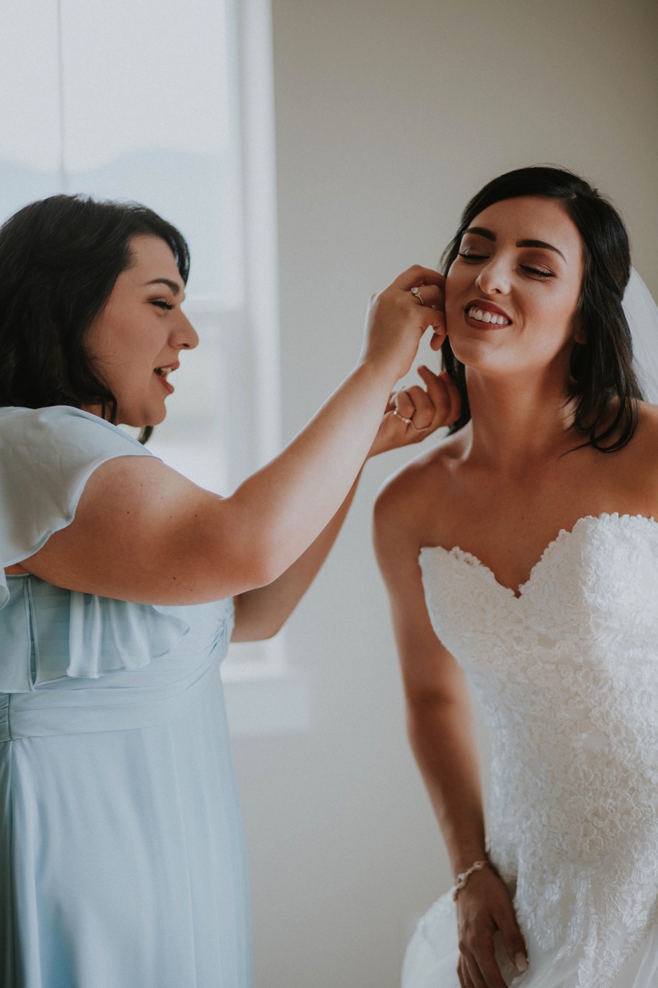  Stephanie and Greg tied the knot on August 18th, 2018 in the backyard of her sister’s house in Sandia Park just outside of Albuquerque, New Mexico. They chose to have their wedding at Stephanie’s sister’s house in the mountains because they love the