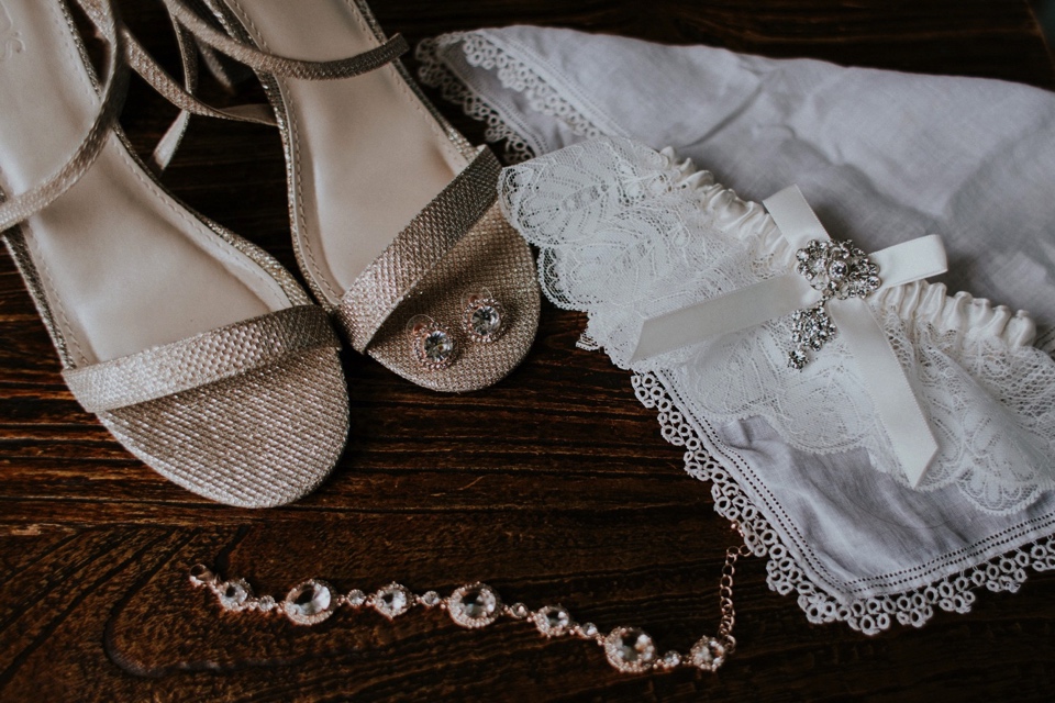  Stephanie and Greg tied the knot on August 18th, 2018 in the backyard of her sister’s house in Sandia Park just outside of Albuquerque, New Mexico. They chose to have their wedding at Stephanie’s sister’s house in the mountains because they love the