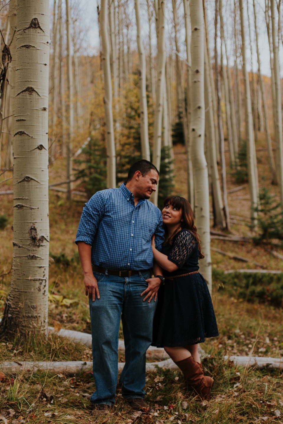  Suzie and Cruz chose the perfect fall engagement outfits for their Santa Fe engagement photos. You can never go wrong with cute brown boots and a blue lace dress! Cruz completed the rustic engagement look with a blue checkered button up and jeans. I