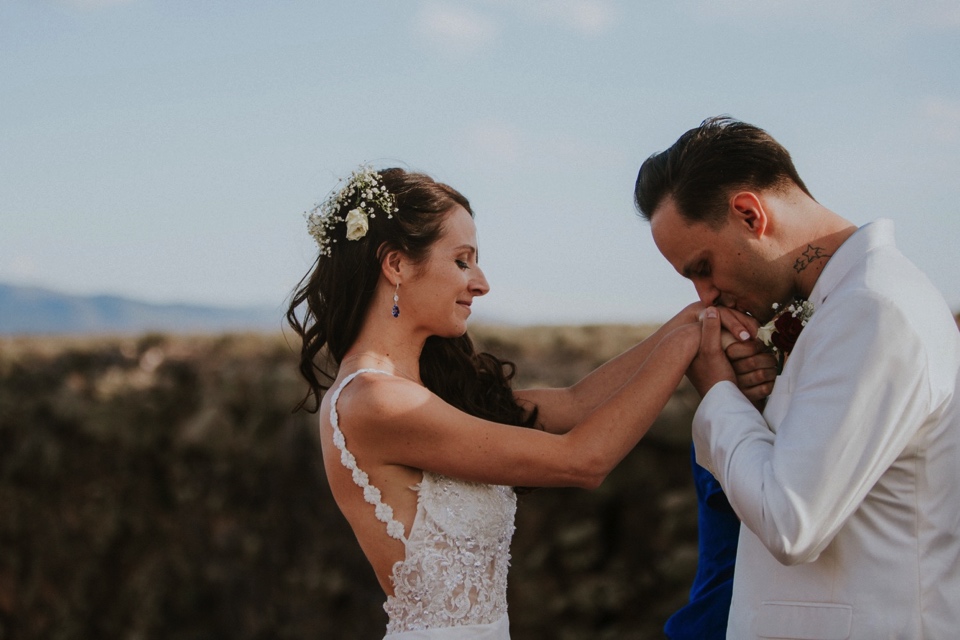  You are going to LOVE these beautiful Rio Grande Gorge Bridge wedding photos from this fabulous Taos elopement! Boris and Jennifer’s sunset elopement was so beautiful, surrounded by their close friends and family that traveled all the way from Vanco