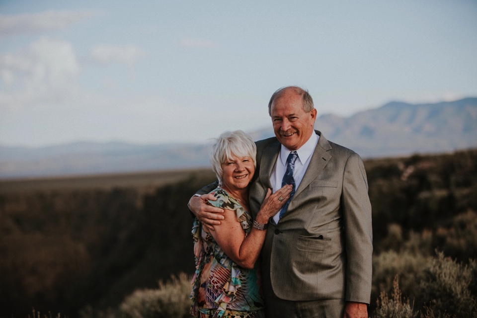  You are going to LOVE these beautiful Rio Grande Gorge Bridge wedding photos from this fabulous Taos elopement! Boris and Jennifer’s sunset elopement was so beautiful, surrounded by their close friends and family that traveled all the way from Vanco