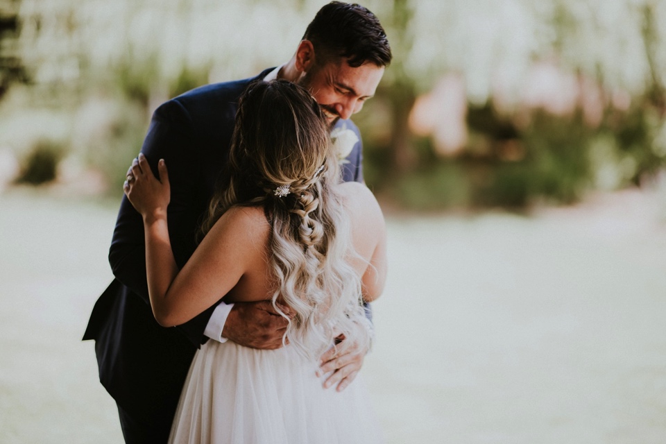  Leslie and Dustin’s gorgeous summer wedding at the ever so amazing El Monte Sagrado in Taos, New Mexico was truly magical. Leslie and Dustin chose El Monte Sagrado in Taos, New Mexico as their wedding venue because from the moment they pulled up in 