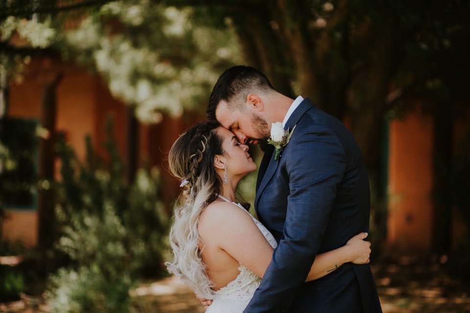  Leslie and Dustin’s gorgeous summer wedding at the ever so amazing El Monte Sagrado in Taos, New Mexico was truly magical. Leslie and Dustin chose El Monte Sagrado in Taos, New Mexico as their wedding venue because from the moment they pulled up in 